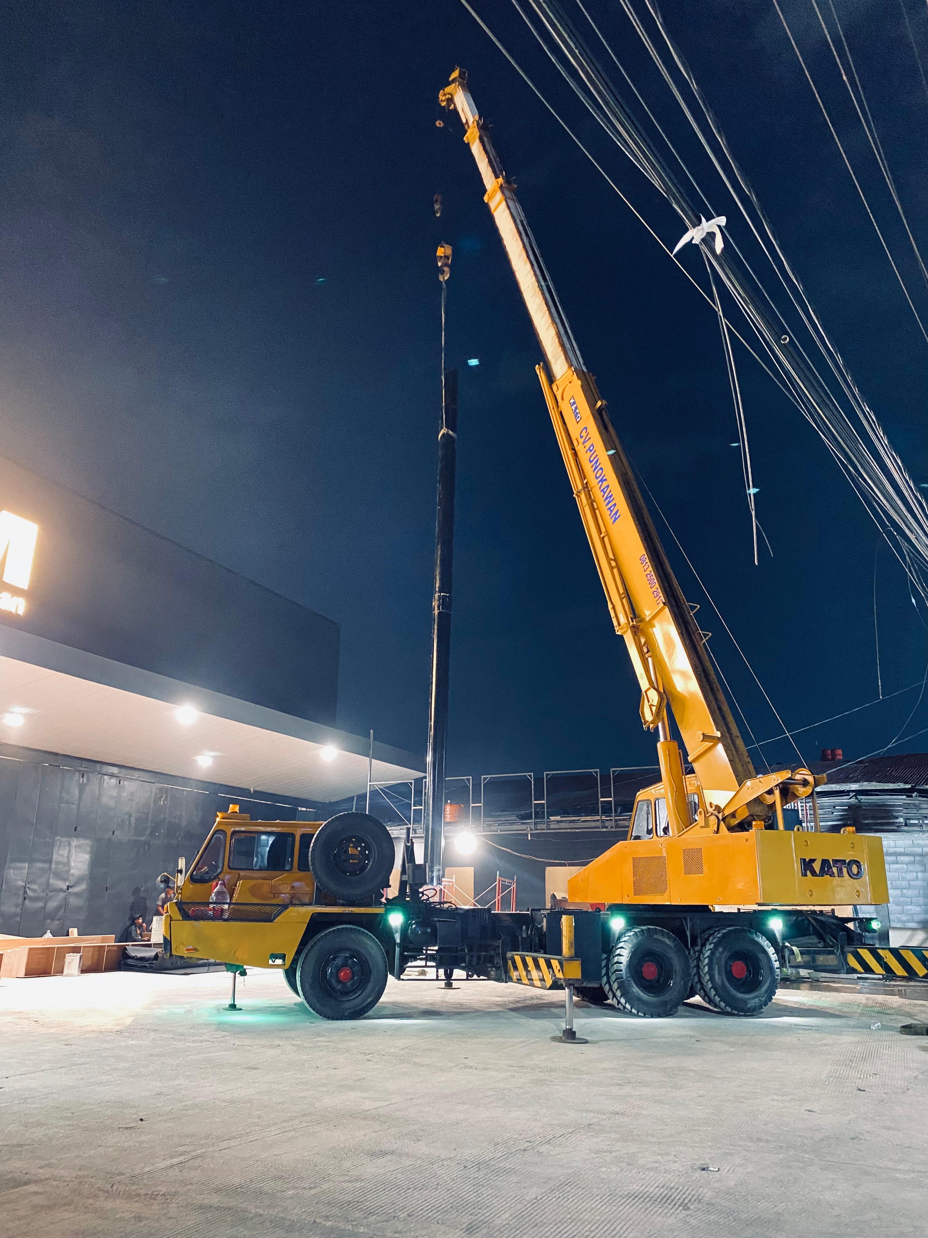 Mobil crane 25 ton ereksen tiang - CV. Sakti Trans Nusantara