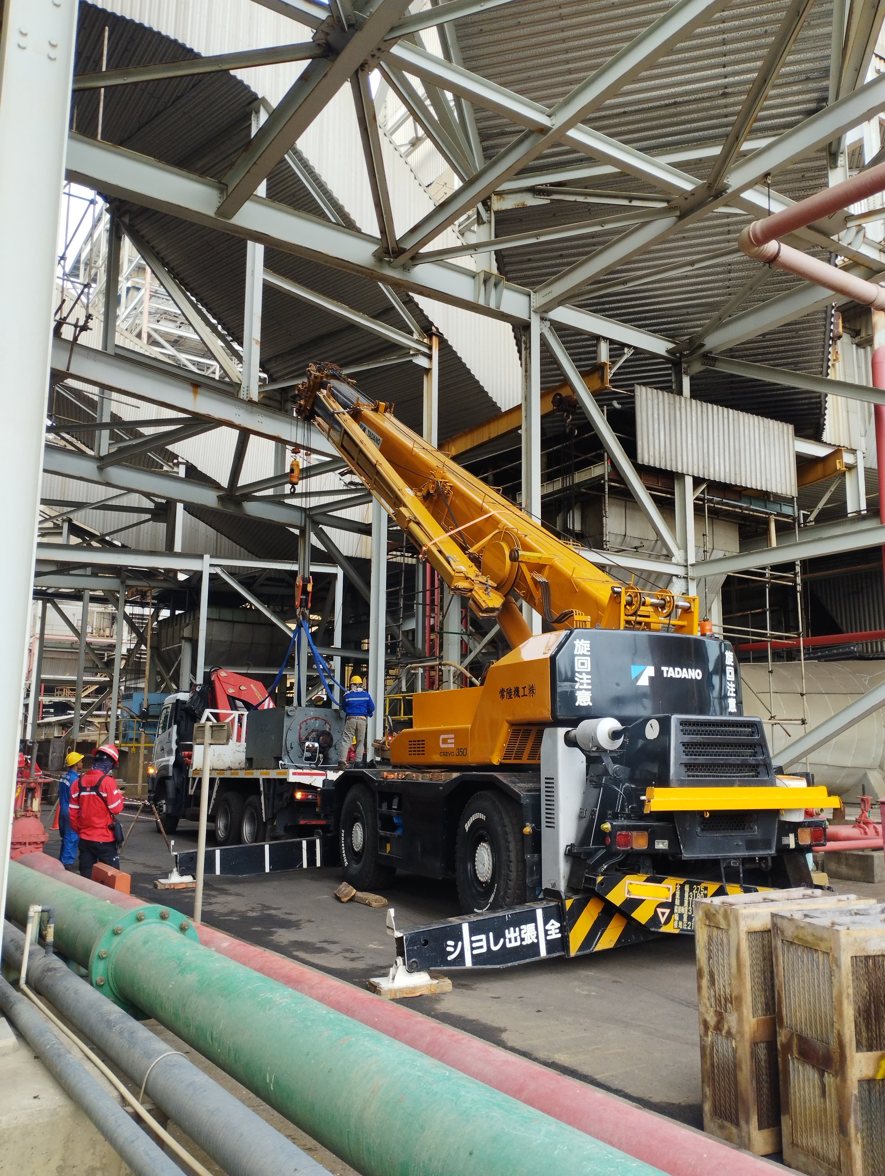 Roughter crane 30 ton setting mesin PLTU Jepara - CV. Sakti Trans Nusantara