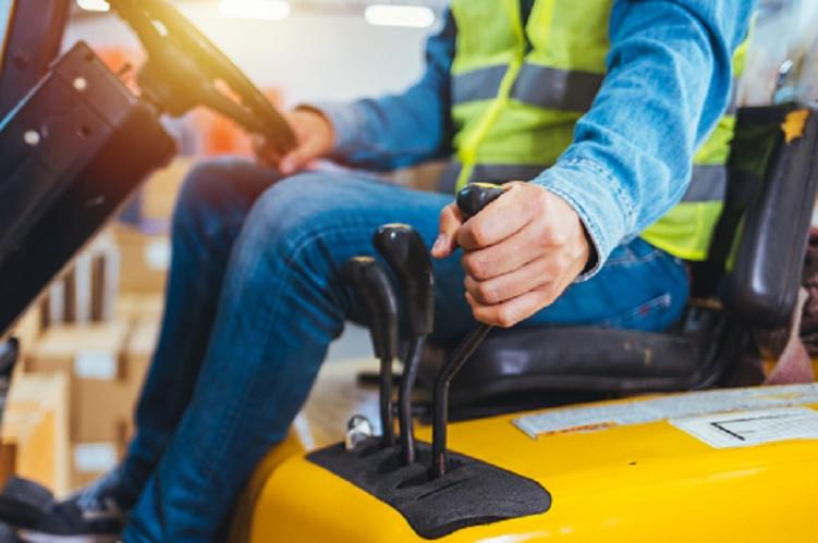 Pentingnya Operator Berpengalaman dalam Penggunaan Alat Berat - CV. Sakti Trans Nusantara